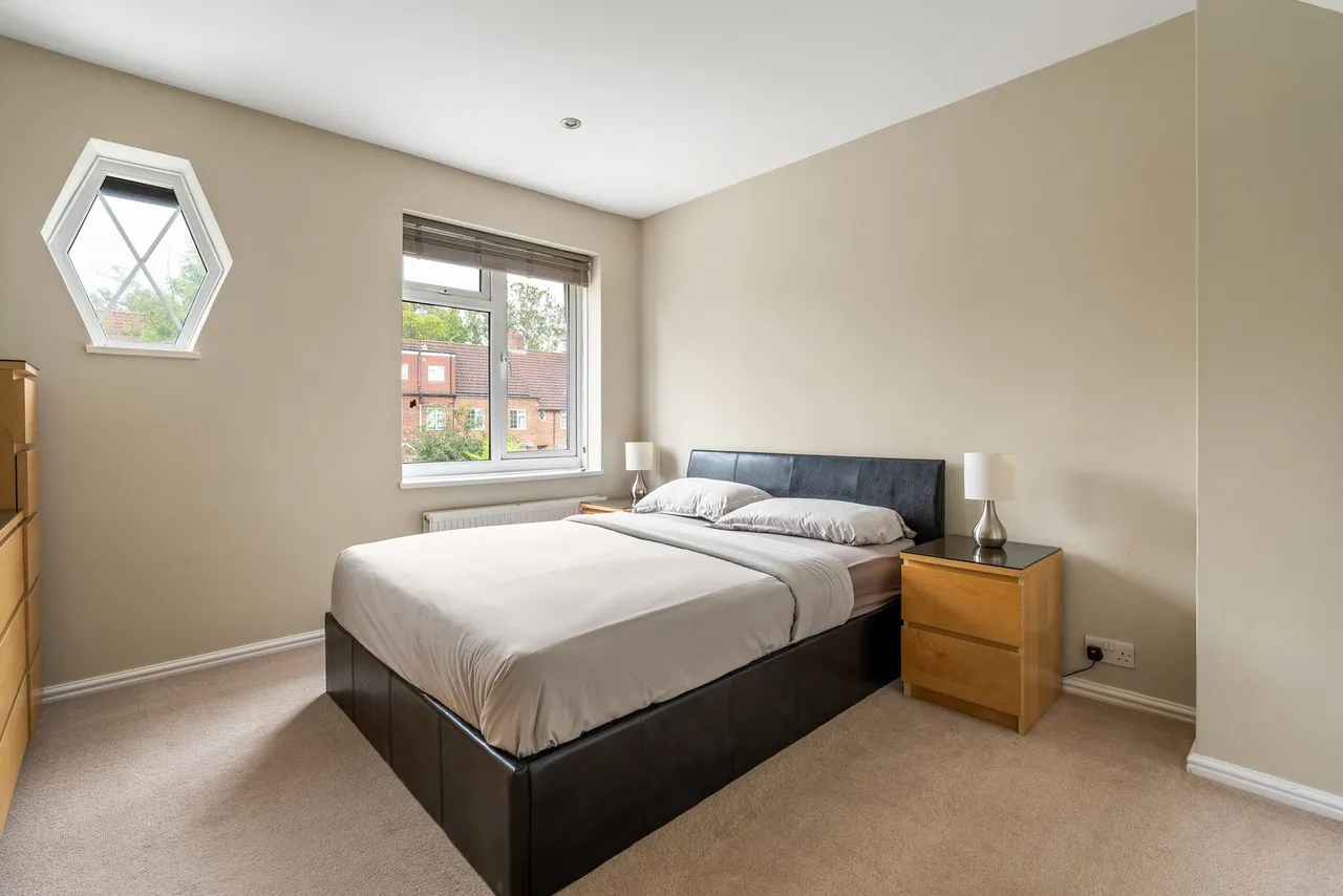 Howard Close, Walton On The Hill, KT20, photo 18