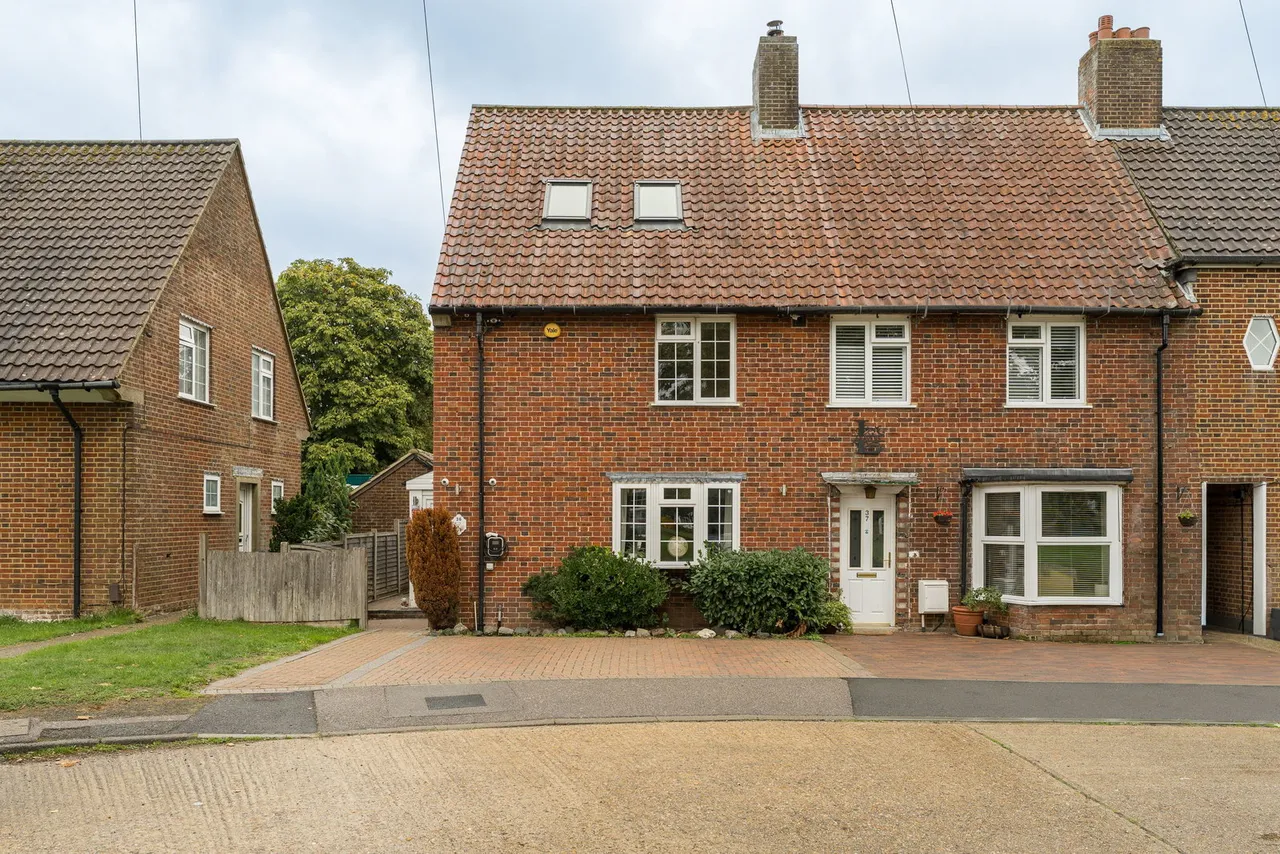 Howard Close, Walton On The Hill, KT20, photo 3