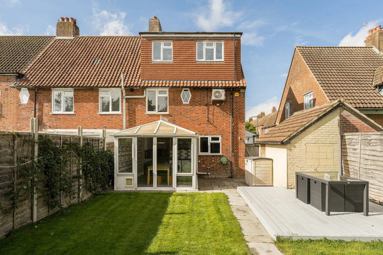 Howard Close, Walton On The Hill, KT20, photo 12