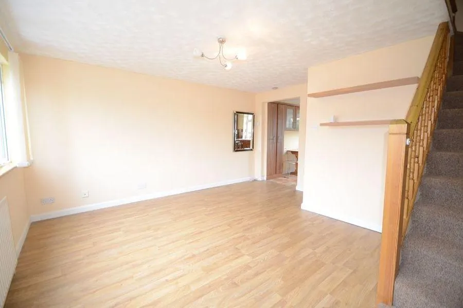 3 bed flat to rent, Dedworth Road, Windsor, SL4
