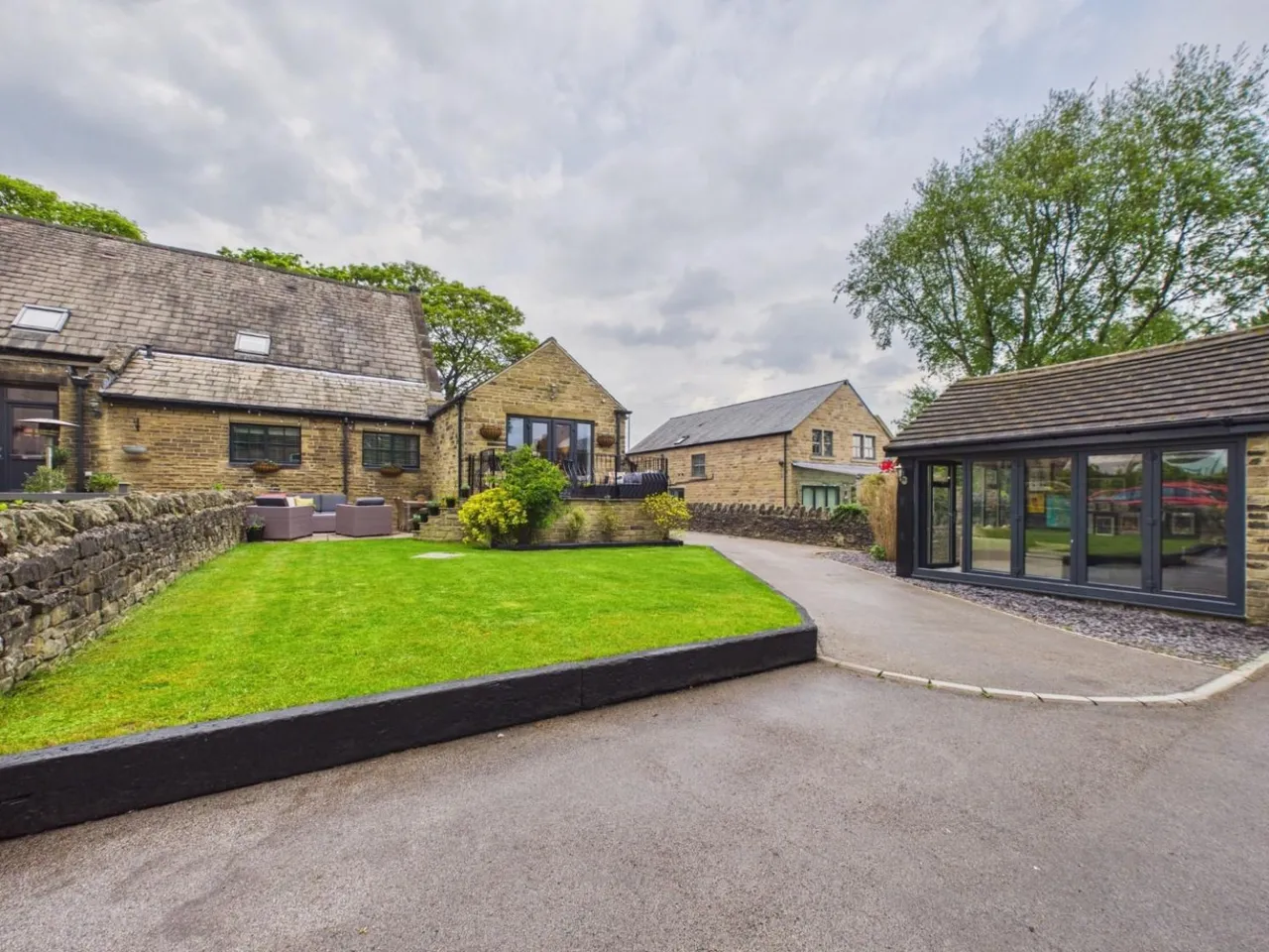 Otley Road, Eldwick, BD16, photo 39