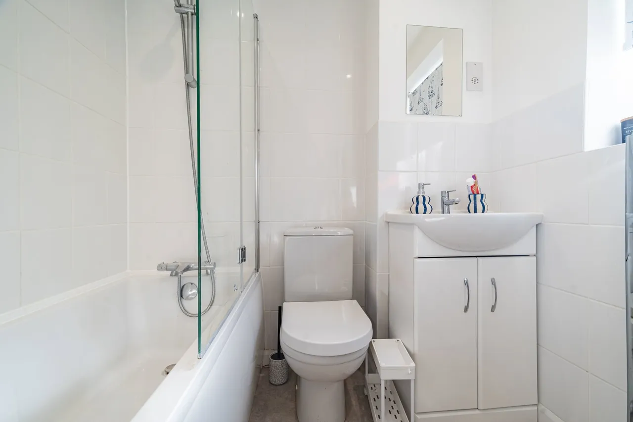 Wallmead Gardens, Loughton, Milton Keynes, MK5 8ER, photo 7