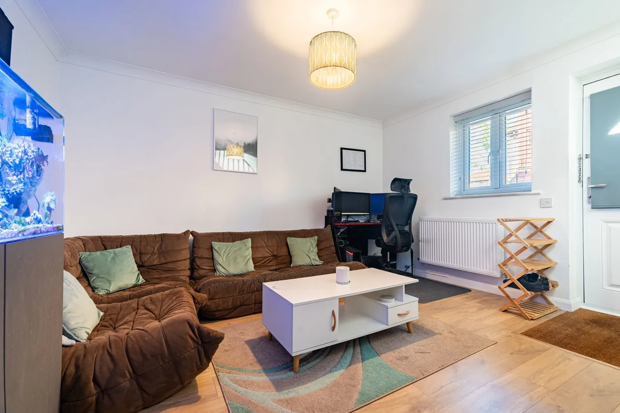 Wallmead Gardens, Loughton, Milton Keynes, MK5 8ER, photo 3