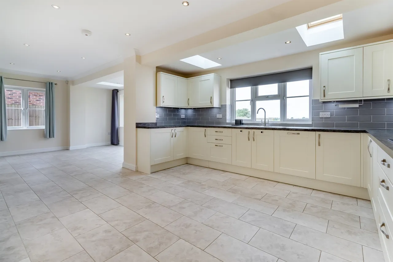 Mill Hill Road, Boughton, King's Lynn, photo 9
