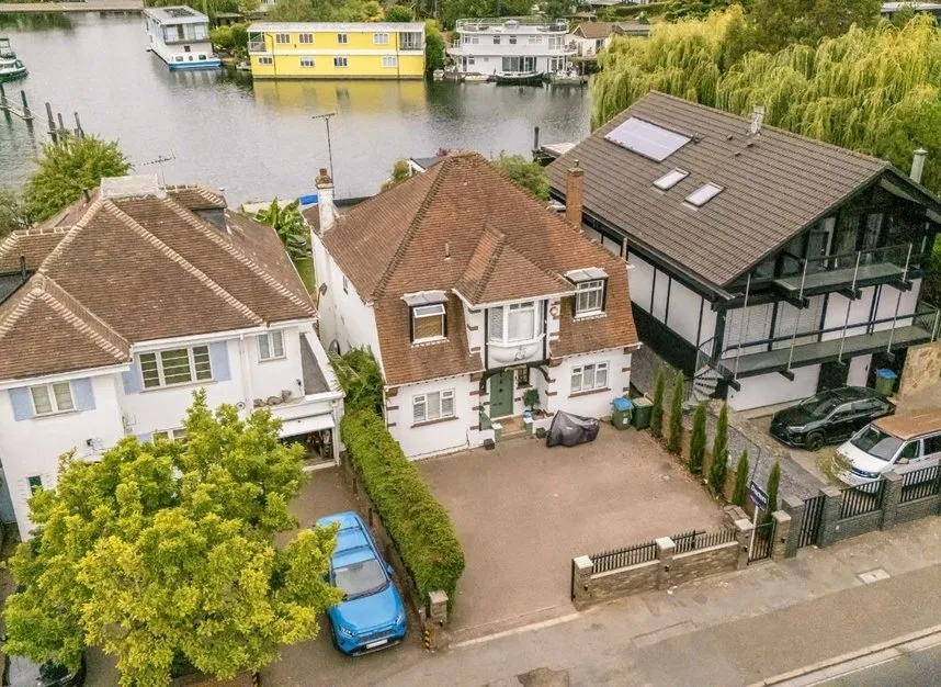 4 bed house for sale, Hampton Court Road, East Molesey, KT8