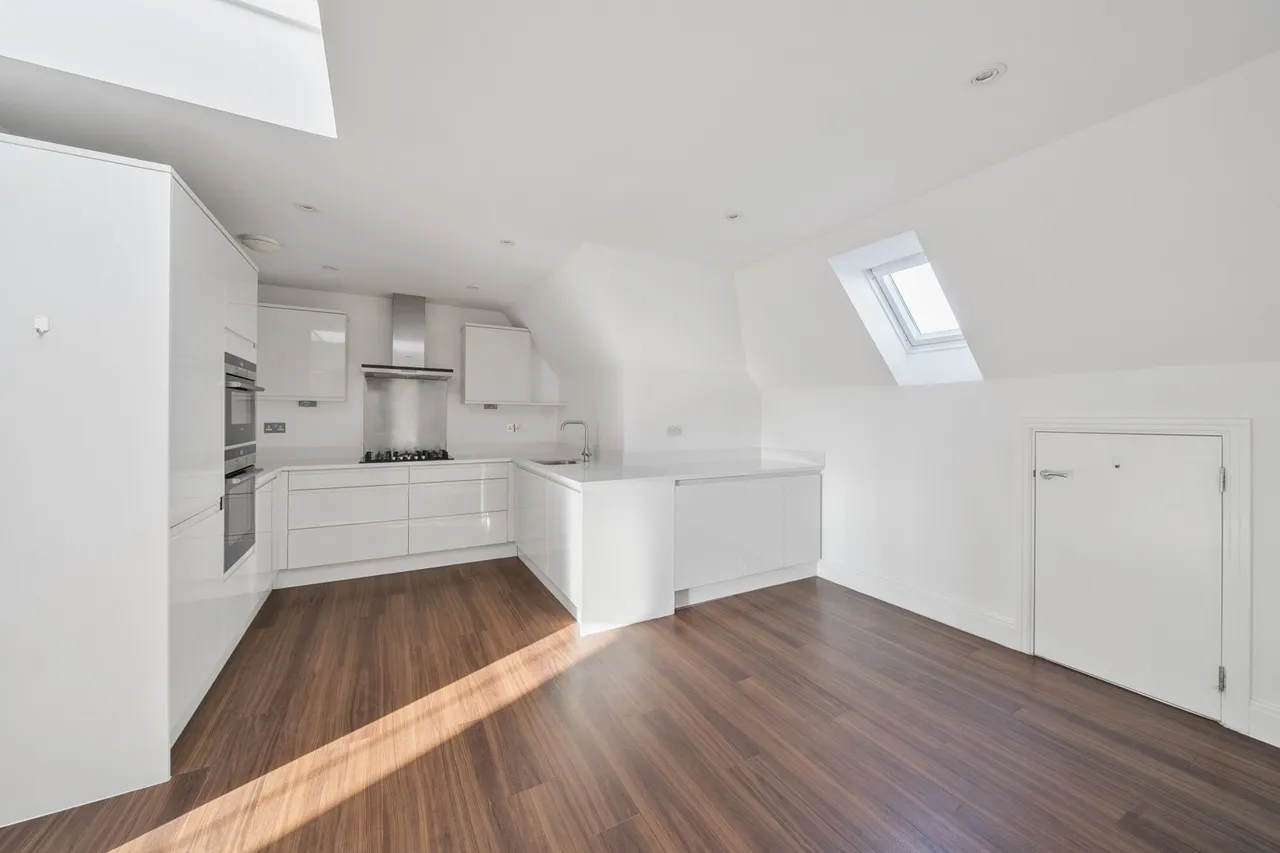 Whitchurch Lane, Edgware, HA8, photo 2