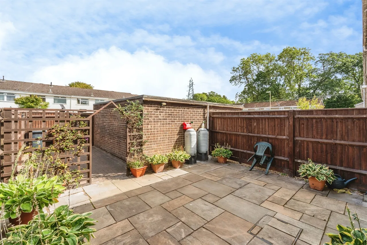 Hunters Crescent, Romsey, photo 11
