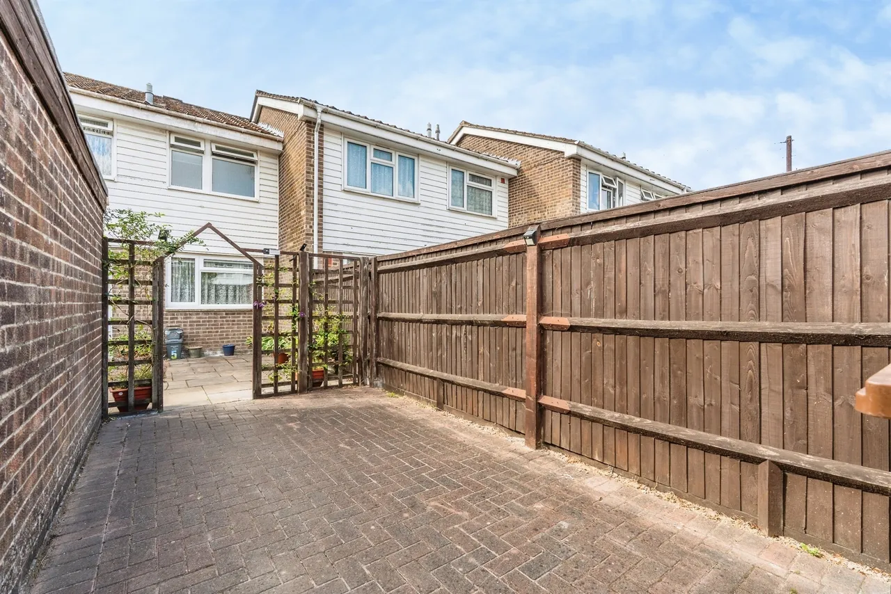 Hunters Crescent, Romsey, photo 12