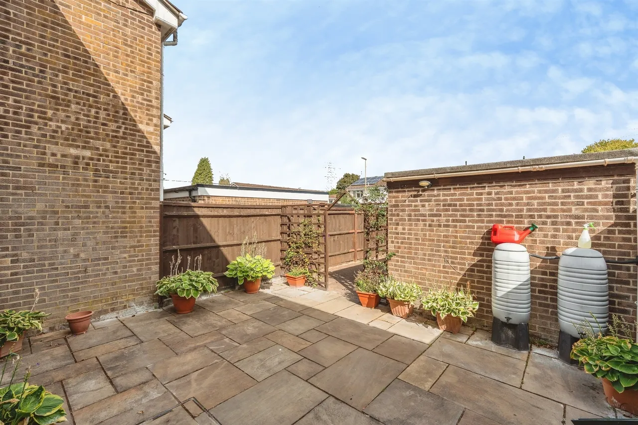 Hunters Crescent, Romsey, photo 10
