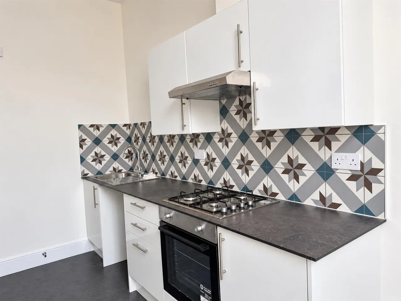 1 bed flat to rent, Park Parade, London, NW10