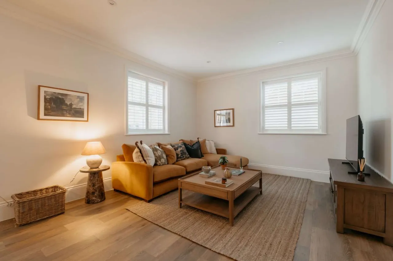 Farnham Road, Odiham, RG29, photo 3