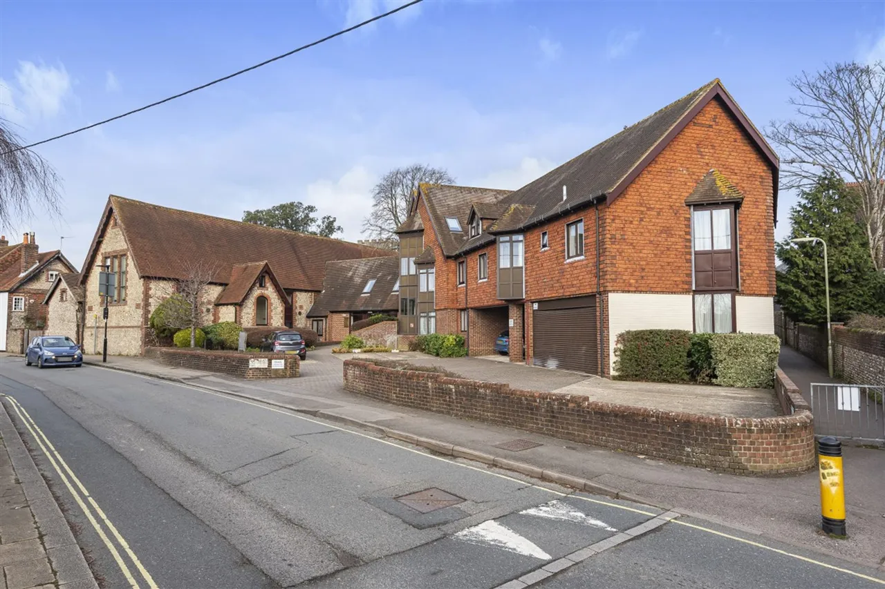 Hylton Road, St. Peters Court, GU32, photo 8