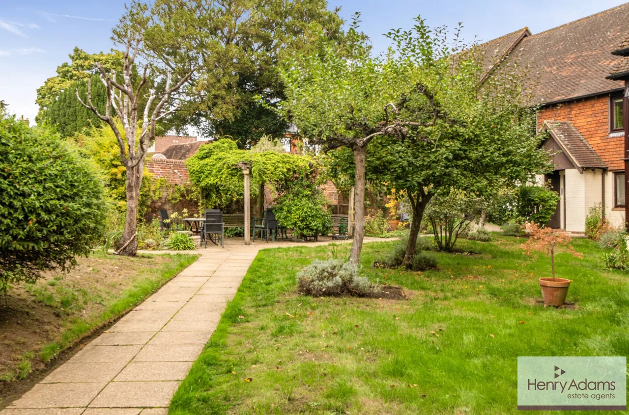 Hylton Road, St. Peters Court, GU32, photo 7