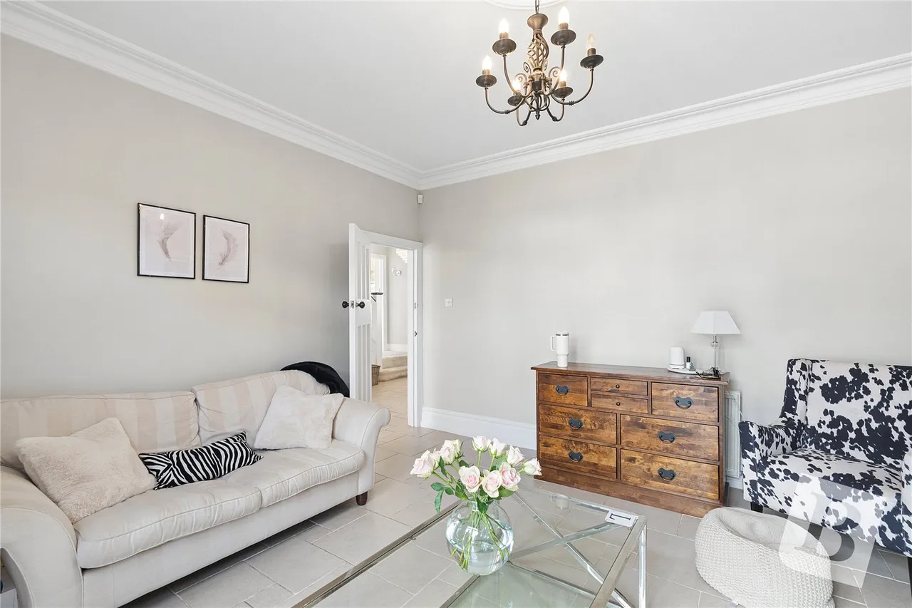 Deyncourt Gardens, Upminster, RM14, photo 8