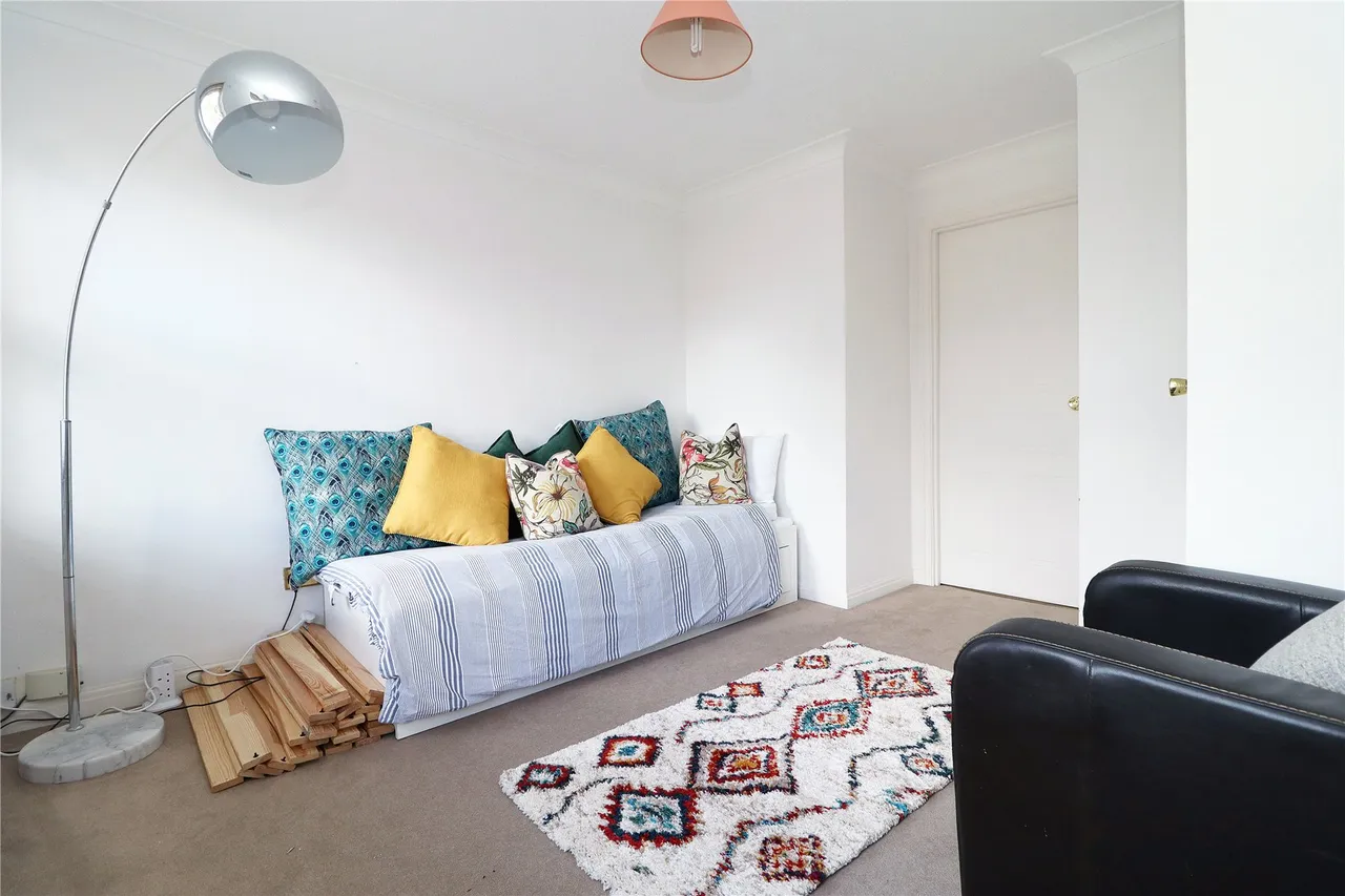 Tamerton Square, Woking, GU22, photo 17