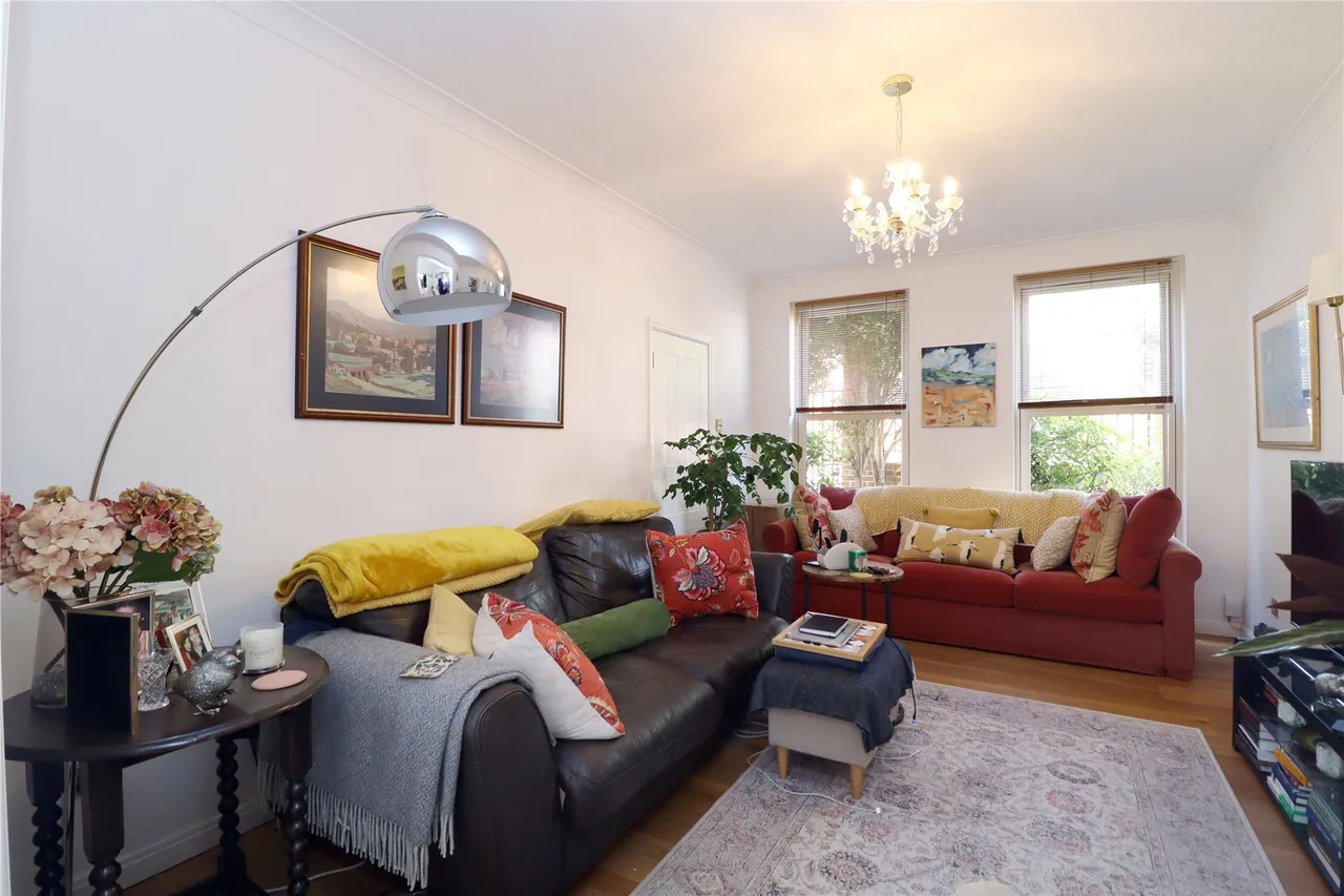 Tamerton Square, Woking, GU22, photo 8