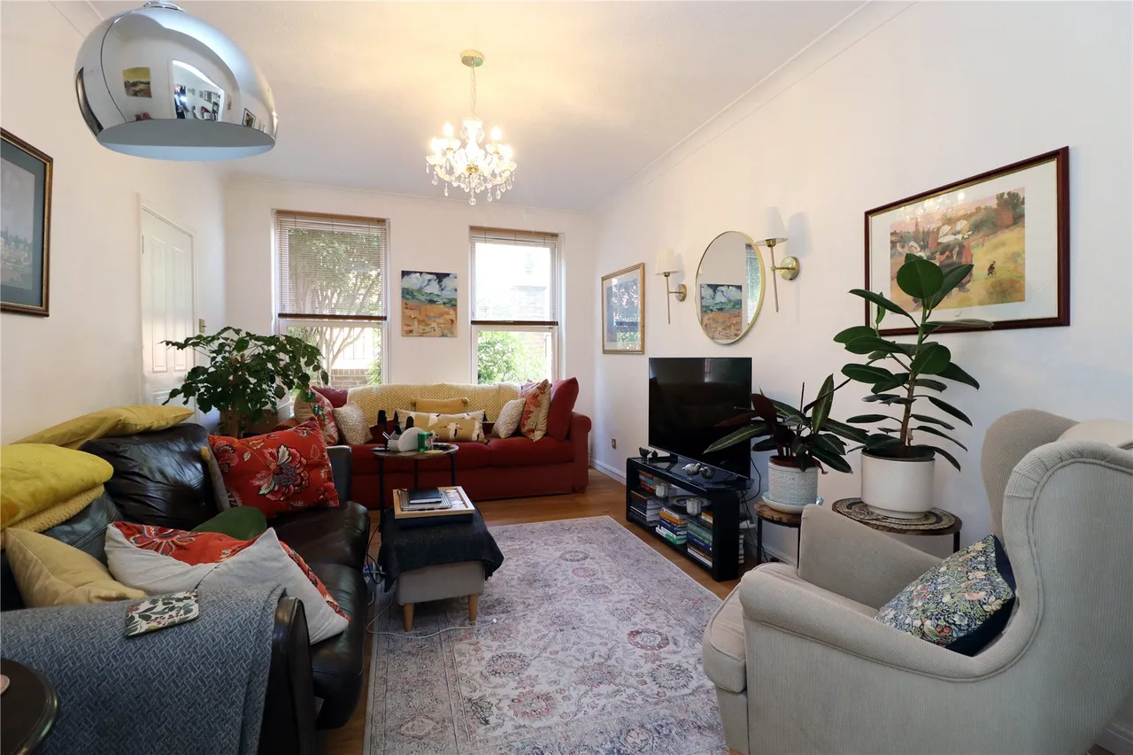 Tamerton Square, Woking, GU22, photo 7