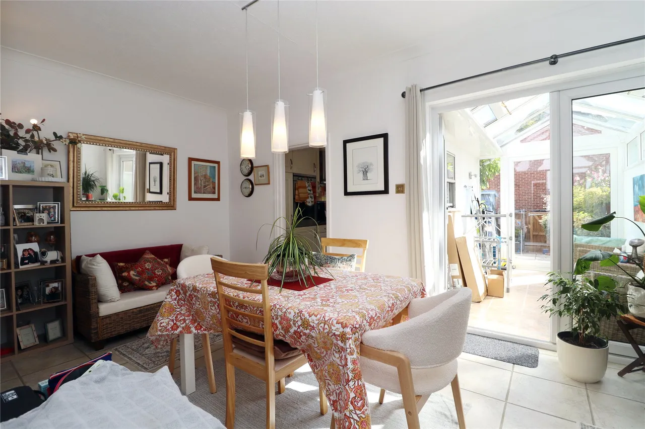 Tamerton Square, Woking, GU22, photo 4