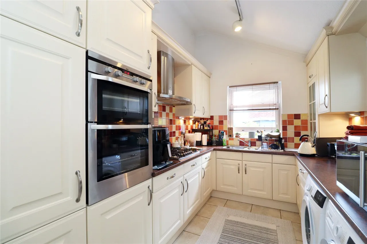 Tamerton Square, Woking, GU22, photo 5