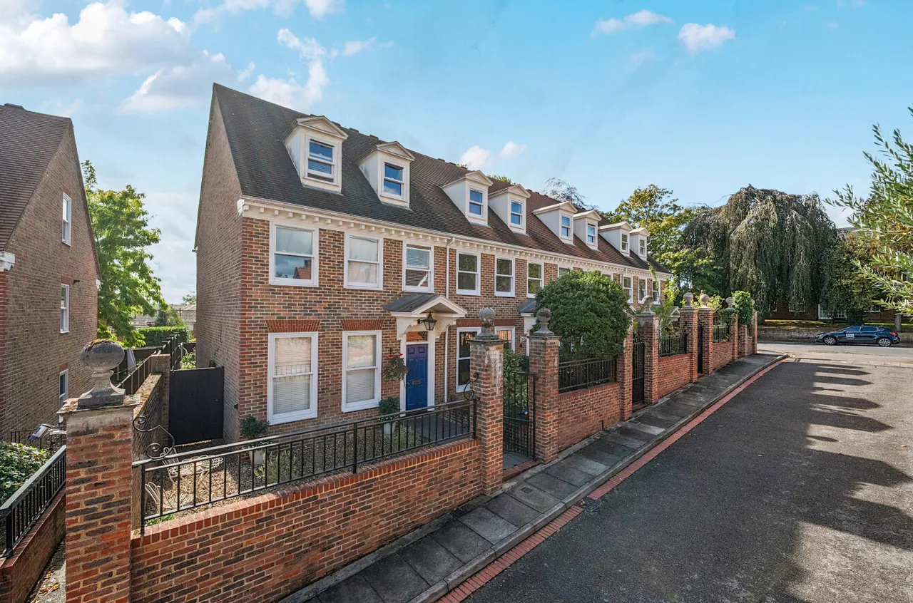 Tamerton Square, Woking, GU22, photo 22