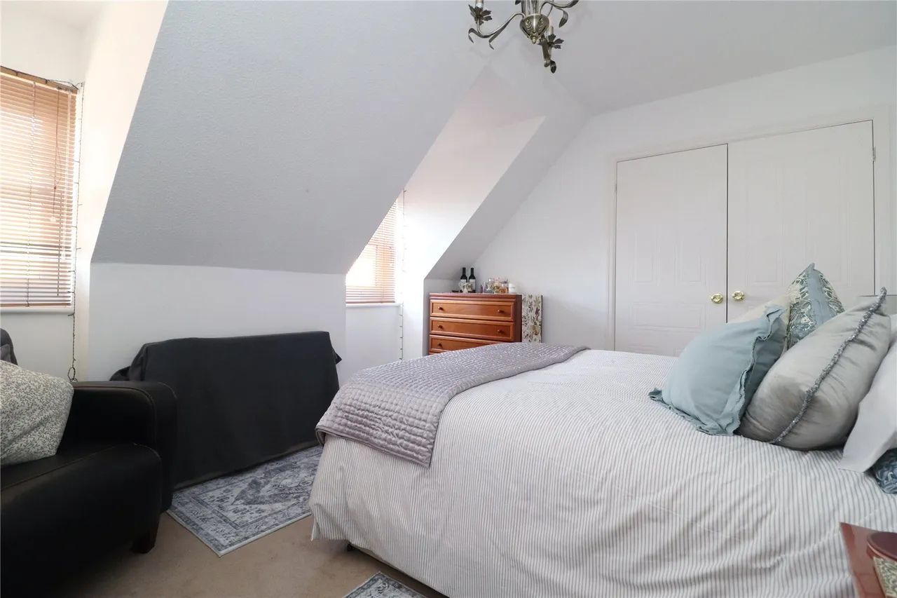 Tamerton Square, Woking, GU22, photo 15