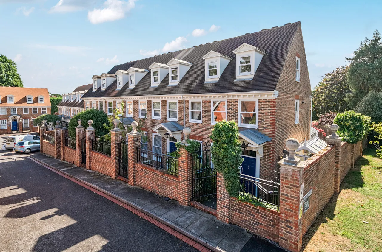 Tamerton Square, Woking, GU22, photo 21