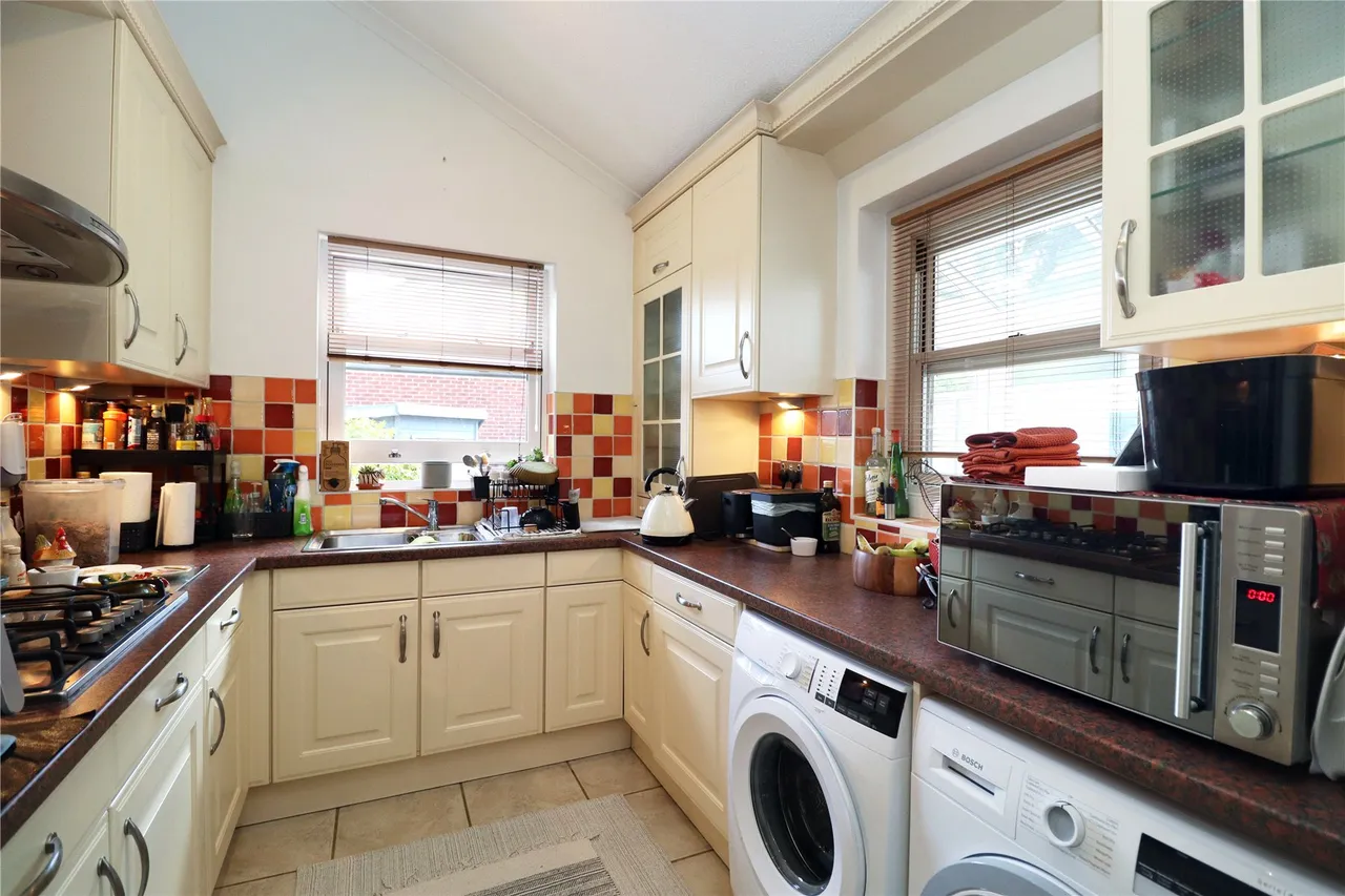 Tamerton Square, Woking, GU22, photo 6