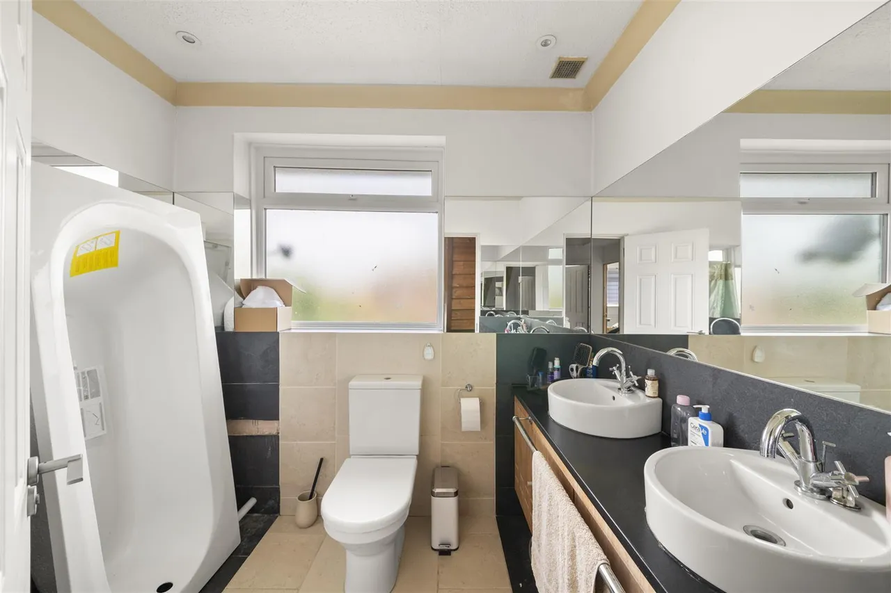 Rushdene Crescent, Northolt, photo 11