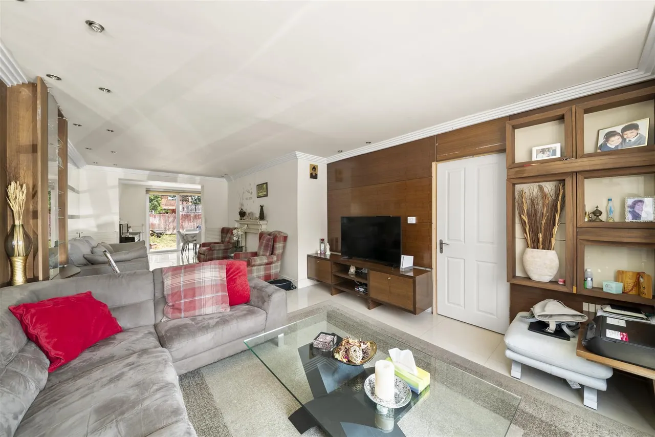 Rushdene Crescent, Northolt, photo 4