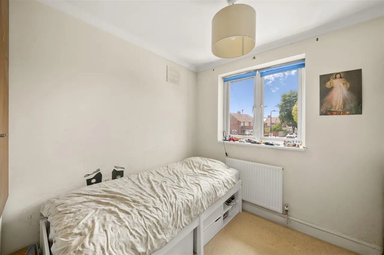Rushdene Crescent, Northolt, photo 12