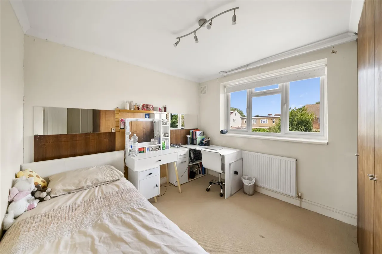 Rushdene Crescent, Northolt, photo 13