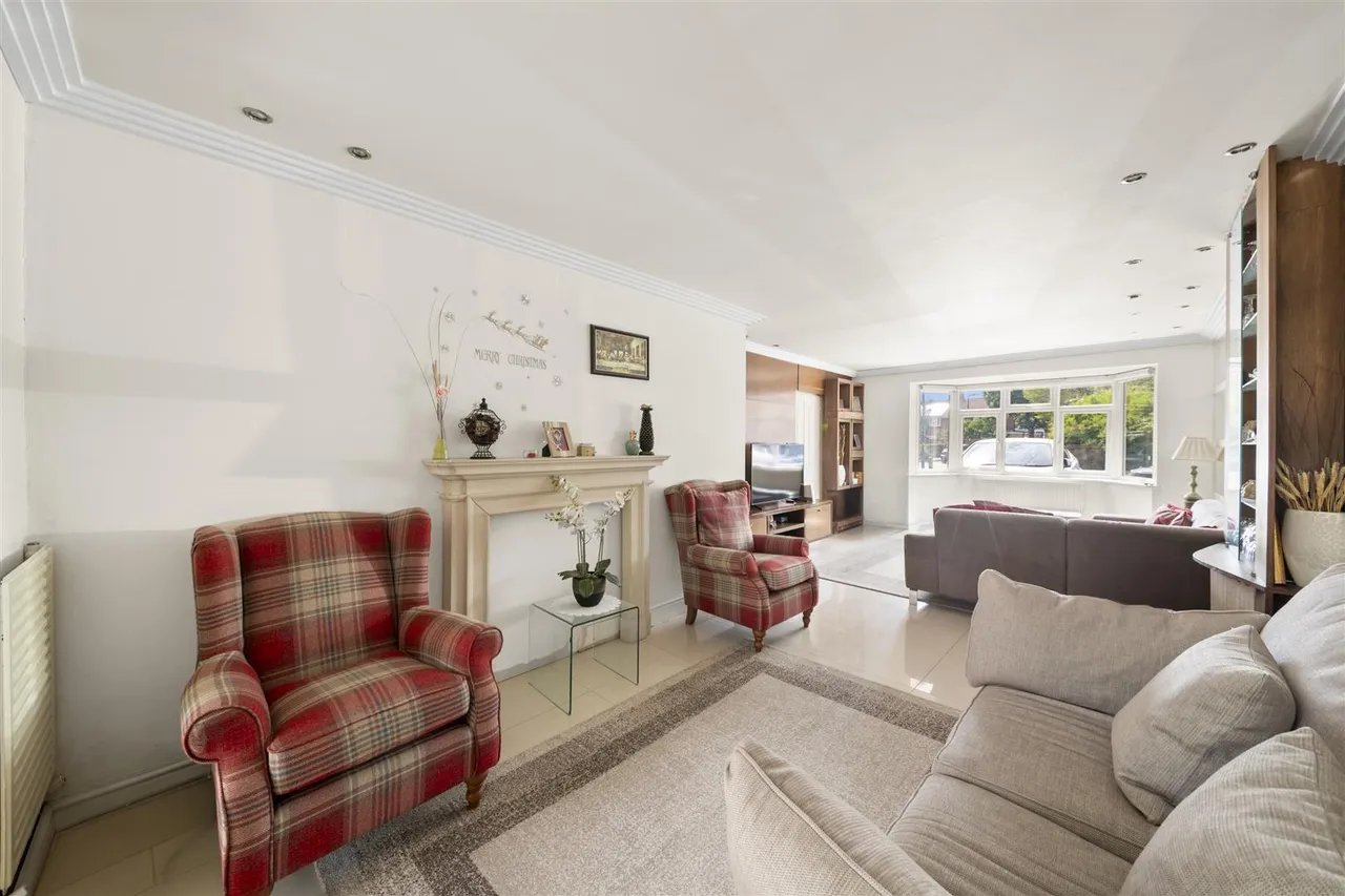 Rushdene Crescent, Northolt, photo 3
