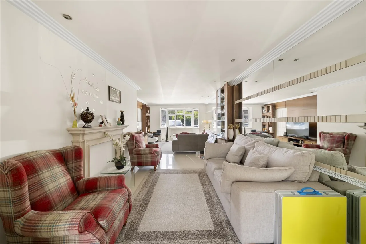 Rushdene Crescent, Northolt, photo 2