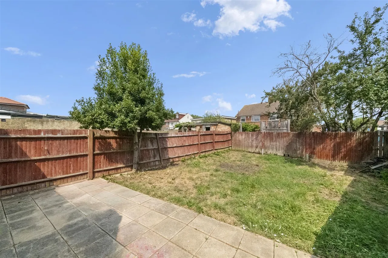 Rushdene Crescent, Northolt, photo 8
