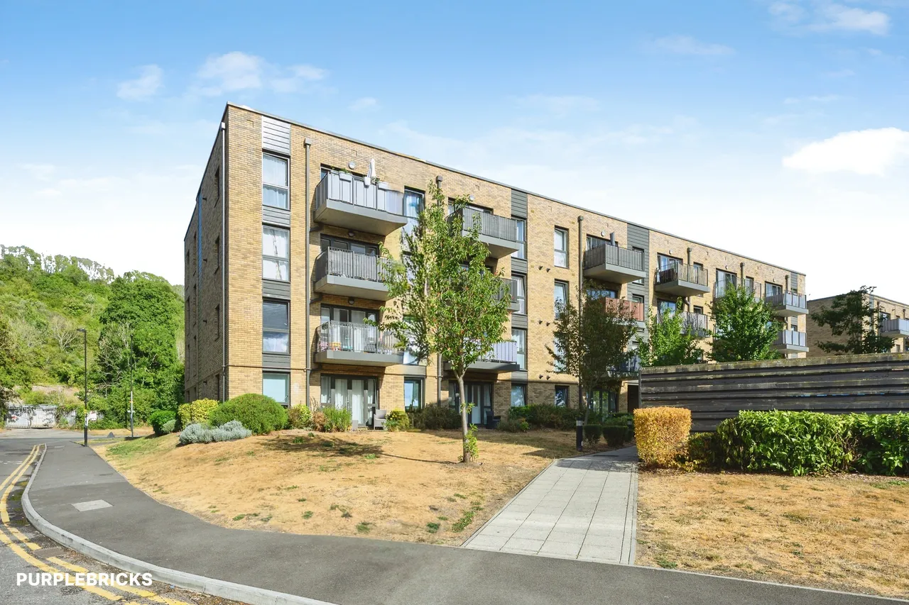 2 bed flat for sale, Old Barn Lane, Kenley, CR8
