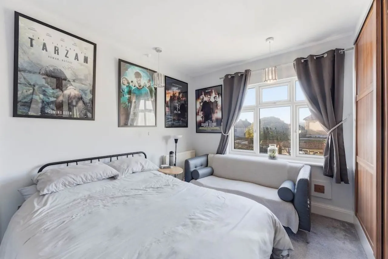 Tolworth Rise North, Surbiton, photo 10
