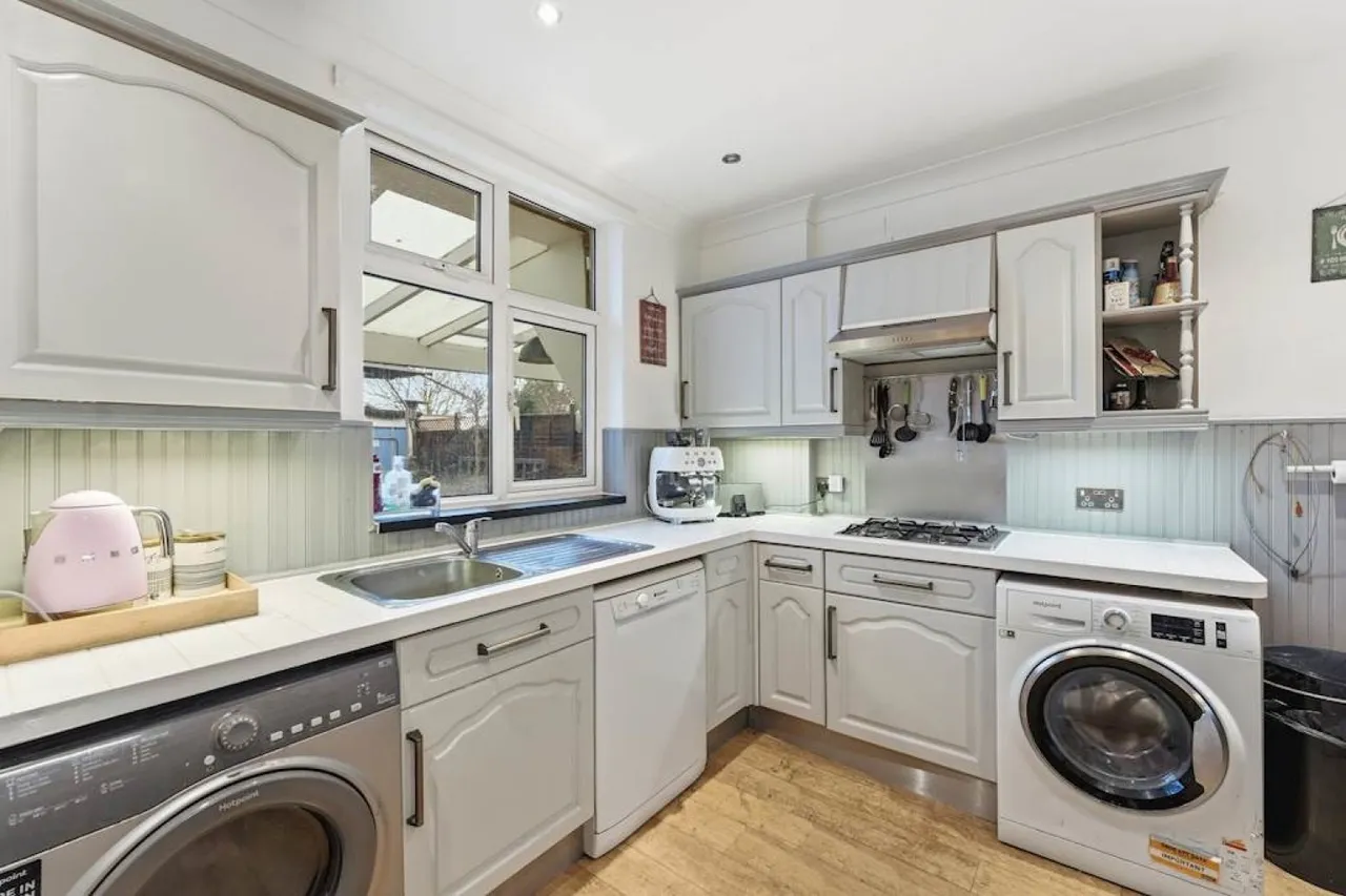 Tolworth Rise North, Surbiton, photo 4