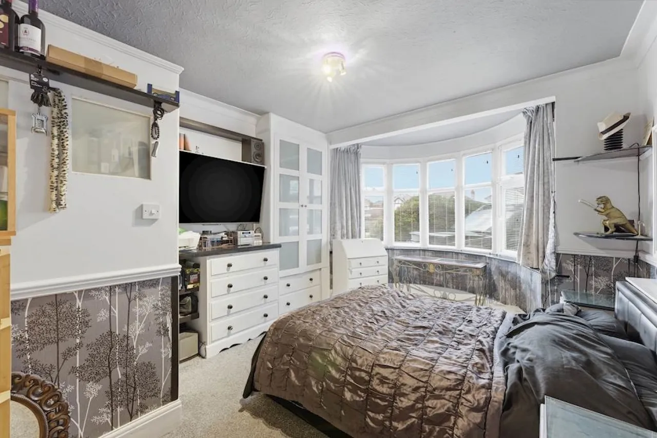 Tolworth Rise North, Surbiton, photo 8