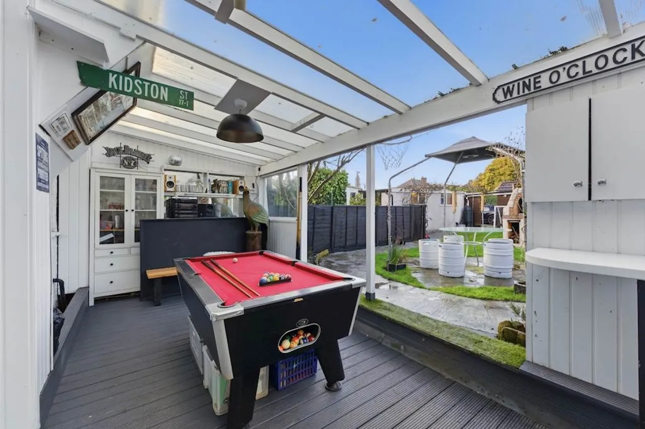 Tolworth Rise North, Surbiton, photo 6