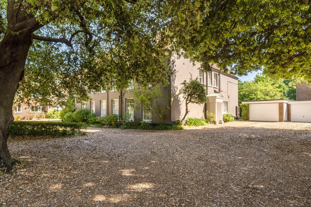 3 bed flat for sale — The Hornet, Chichester, PO19