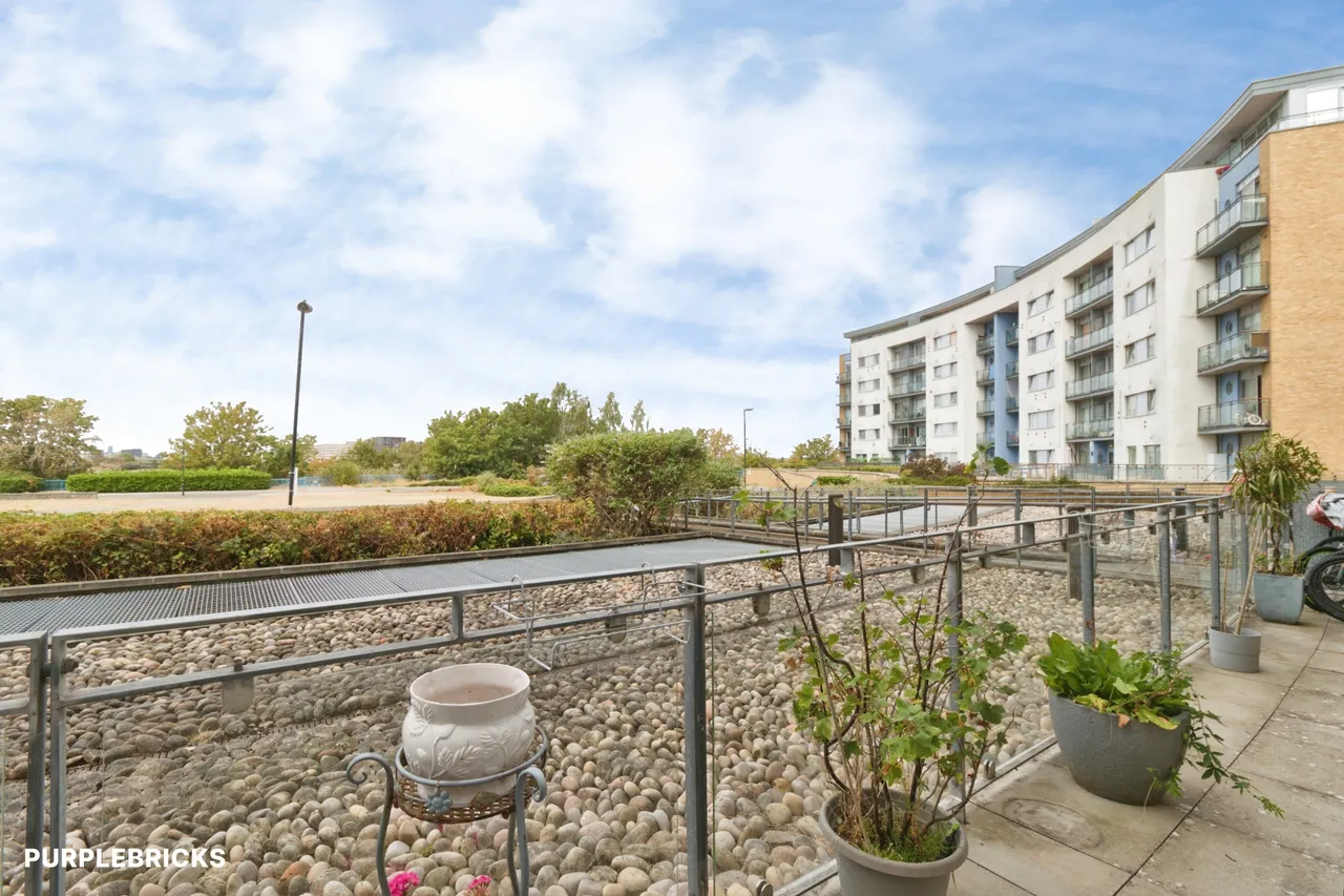 Tideslea Path, Thamesmead, SE28, photo 3