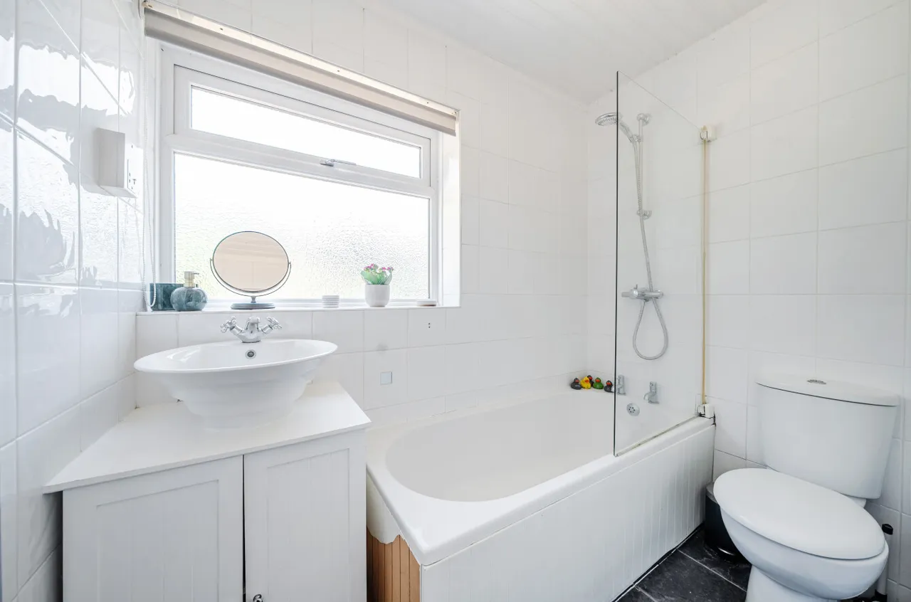 Mousehole Lane, Midanbury, SO18, photo 7
