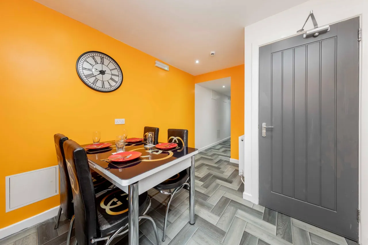Oldham Road, Failsworth, M35, photo 5