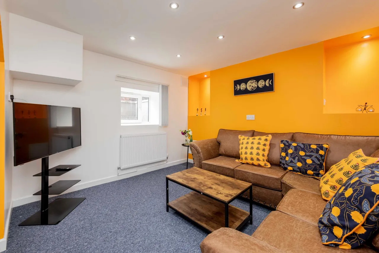 Oldham Road, Failsworth, M35, photo 10