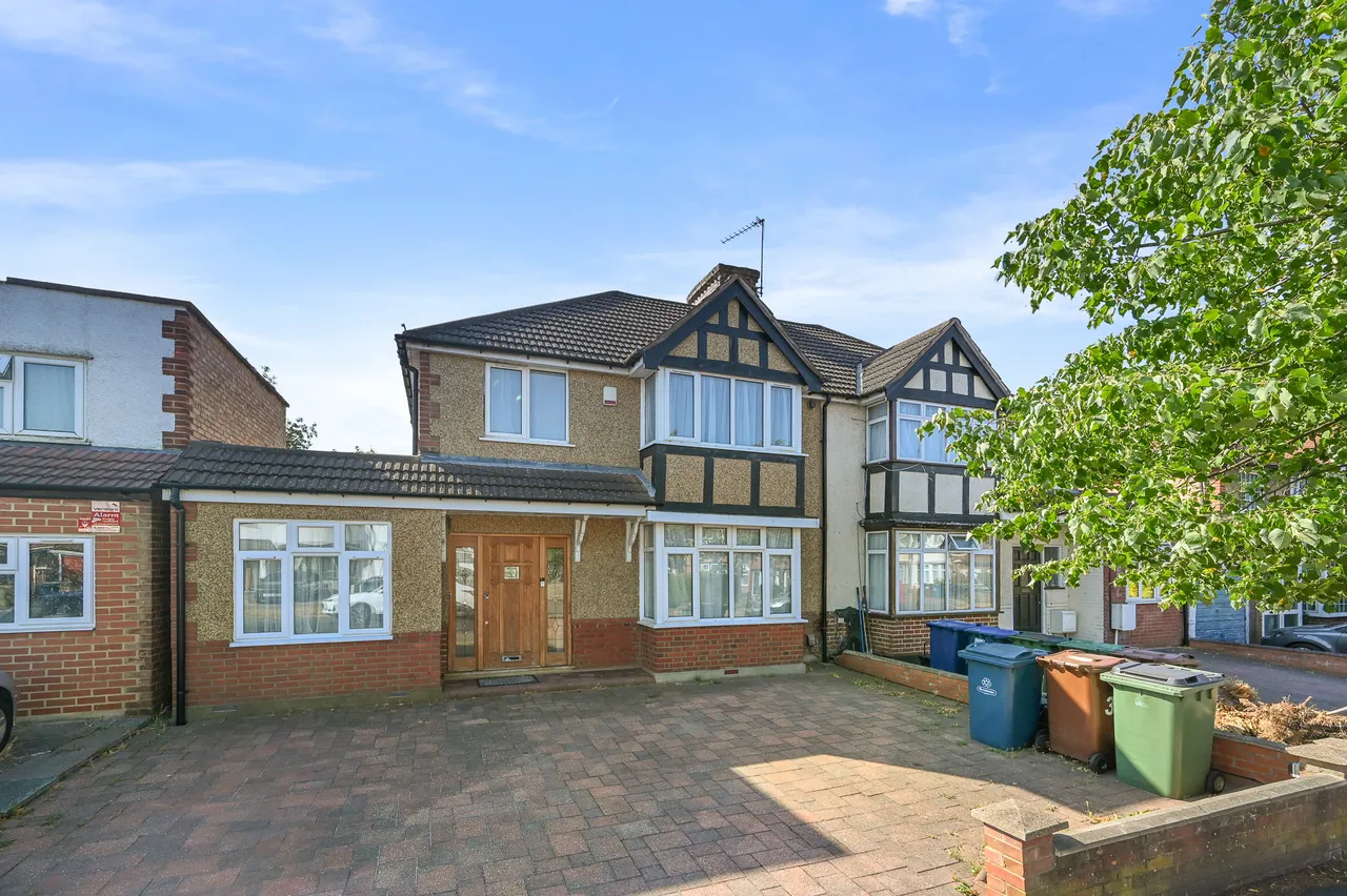 4 bed house for sale, Parkside Way, Harrow, HA2