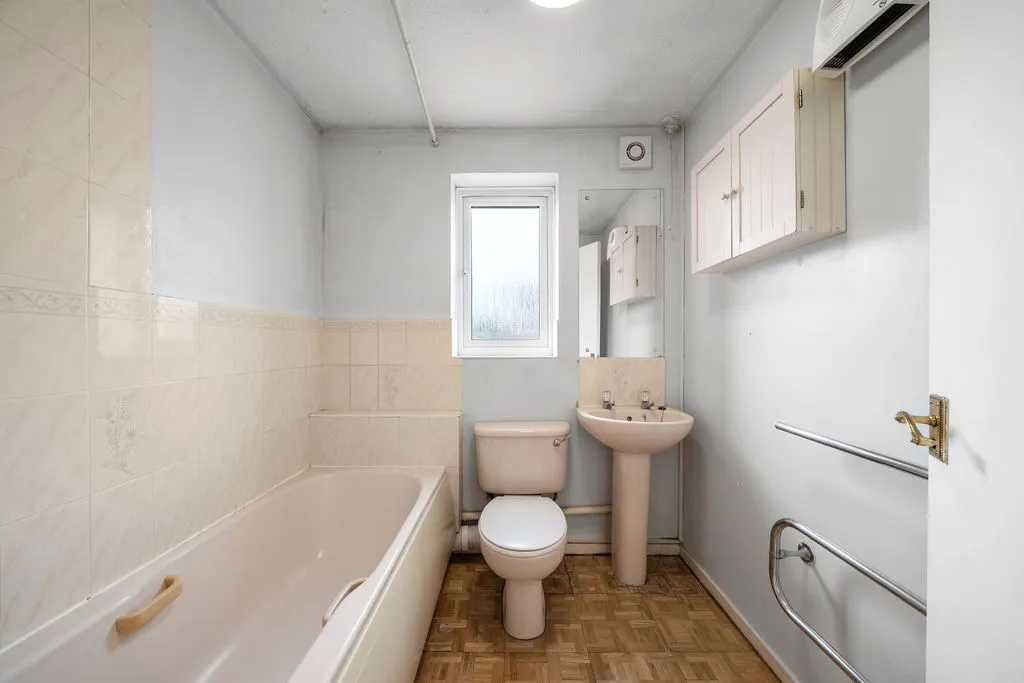 Cambridge Road, West Molesey KT8 2AX, photo 9