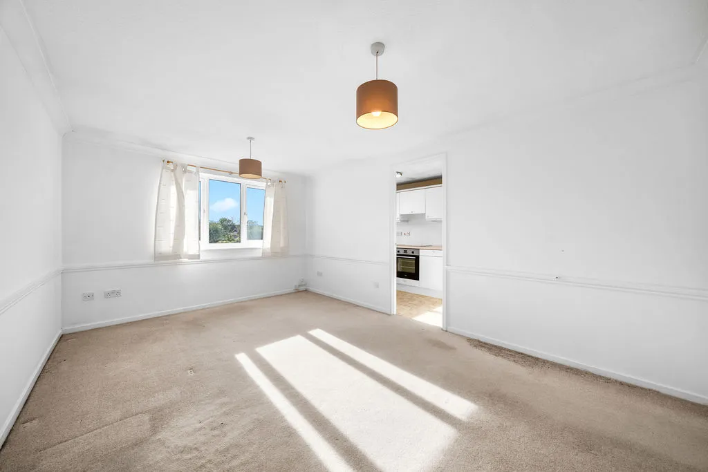 Cambridge Road, West Molesey KT8 2AX, photo 4