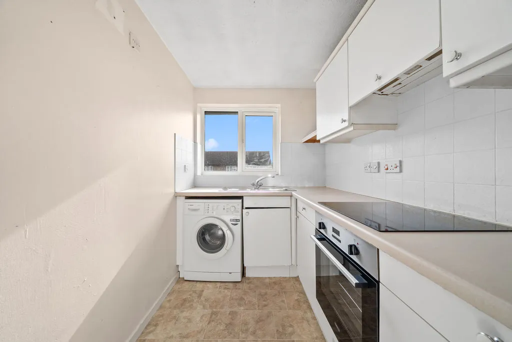 Cambridge Road, West Molesey KT8 2AX, photo 2