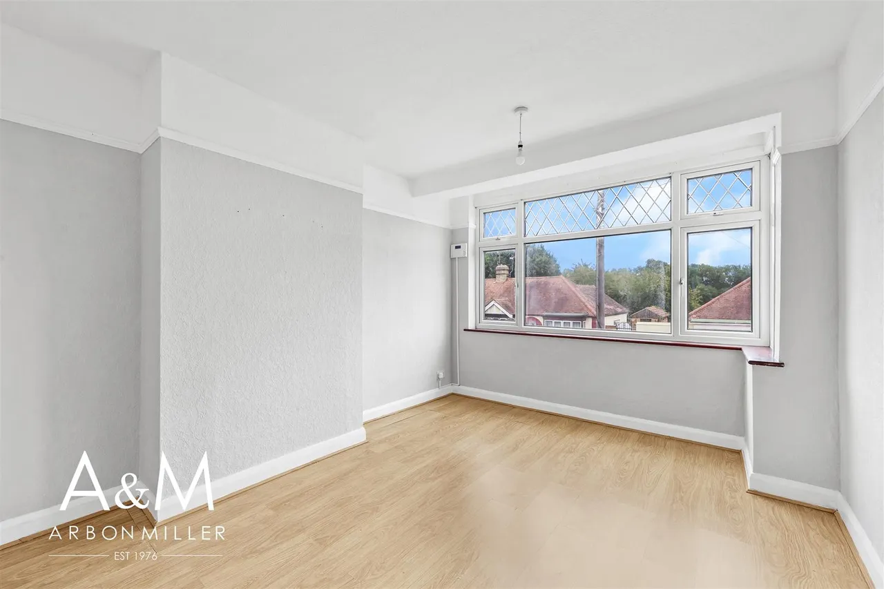 Heybridge Drive, Barkingside, Essex, Ilford, IG61PE, photo 13