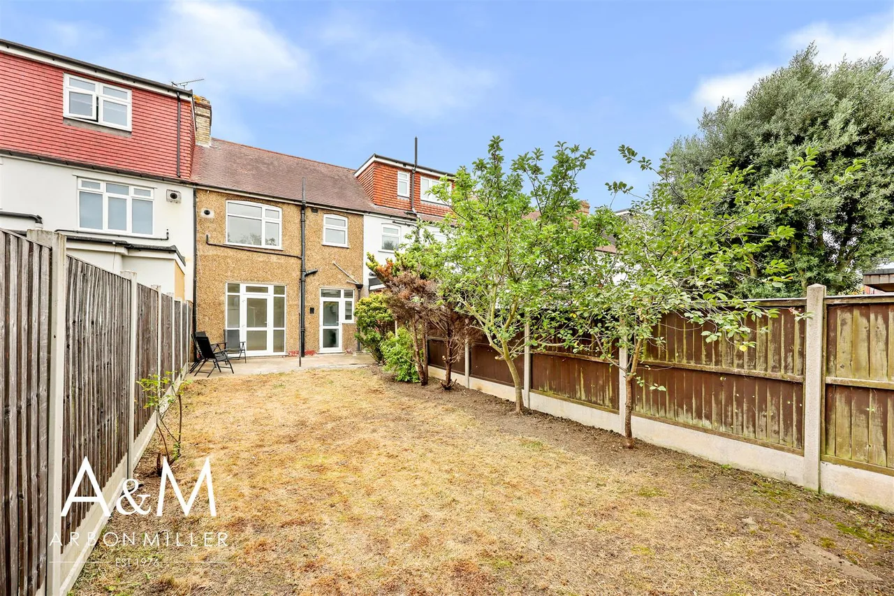 Heybridge Drive, Barkingside, Essex, Ilford, IG61PE, photo 20